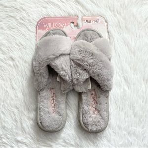 Ruby & Willow Slippers Size L